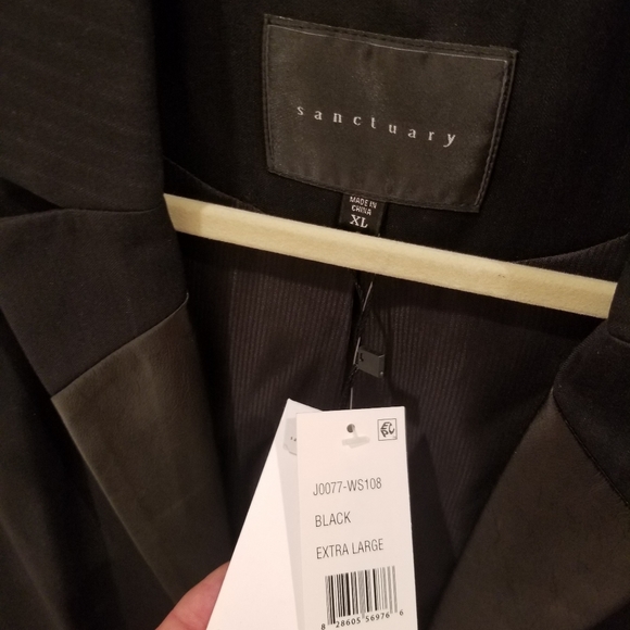 Vest - Picture 2 of 3